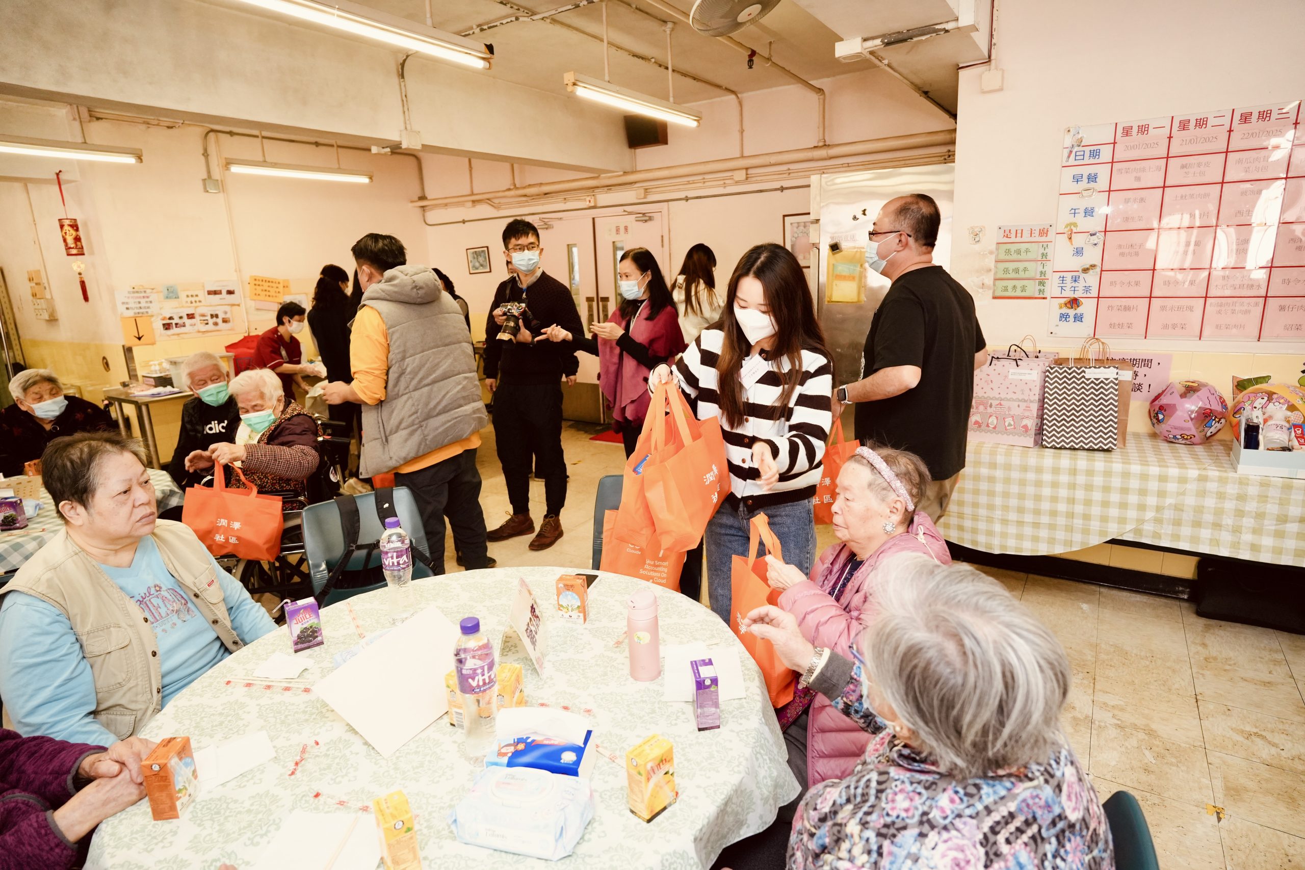 連城參與樂善堂朱定昌頤養院長者探訪活動