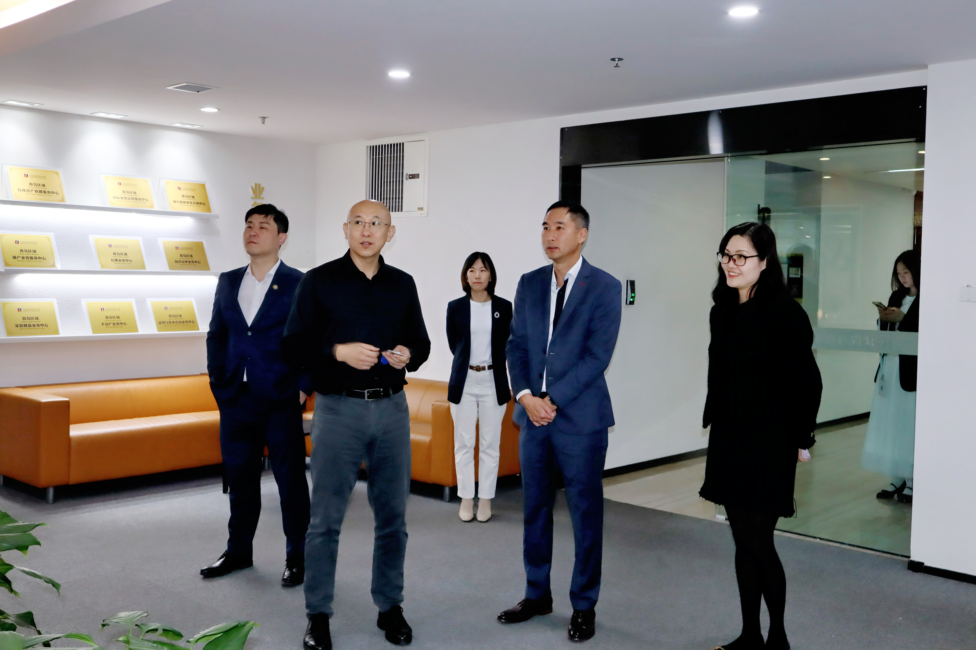 连城偕同亚太国际仲裁院代表 到访泰华商恒(青岛)联营律师事务所